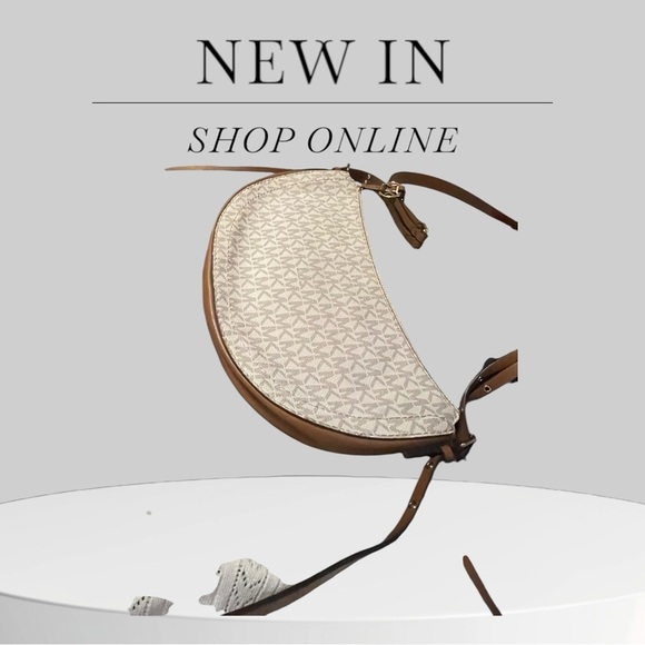 Michael Michael Kors

CAMDEN SMALL MESSENGER BAG - Picture 10 of 11